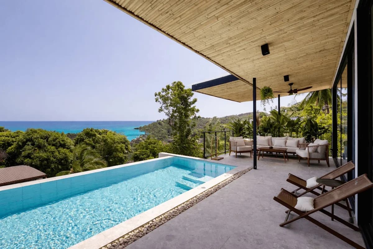 02_hero_pool_seaview.png